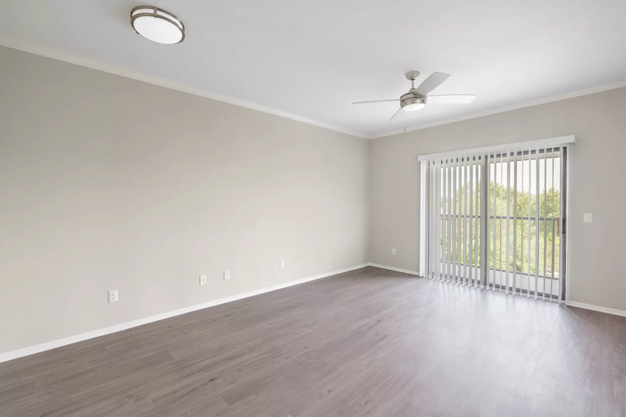 Verandahs of Brighton Bay - St. Petersburg, FL - Living Room