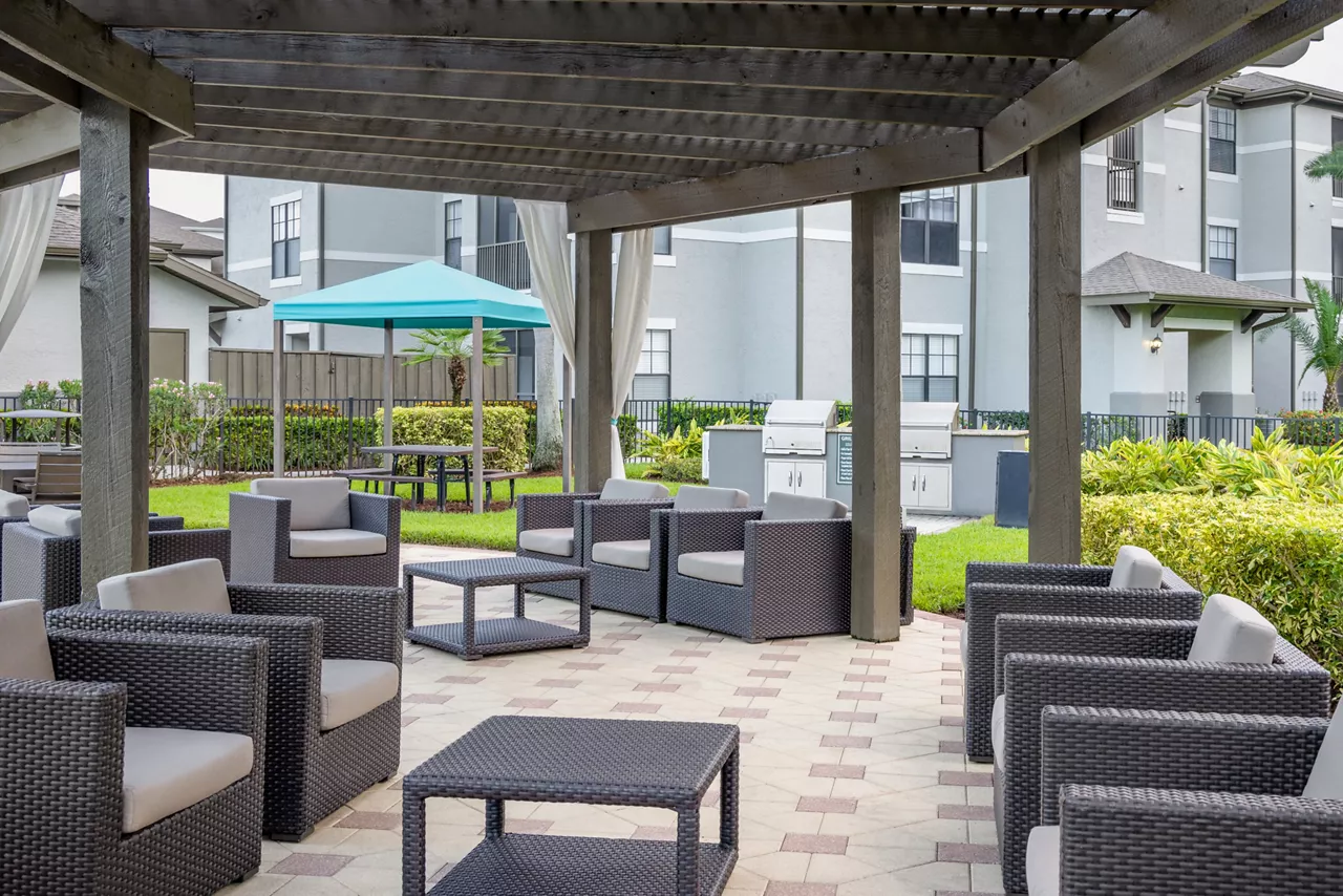 Verandahs of Brighton Bay in Tampa, FL - Outdoor Lounge