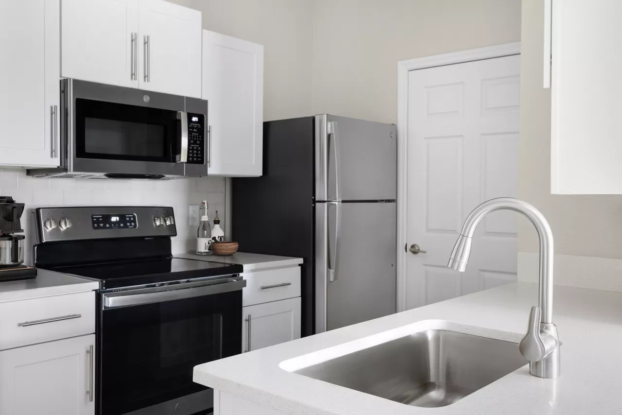 Verandahs of Brighton Bay - St. Petersburg, FL - Kitchen