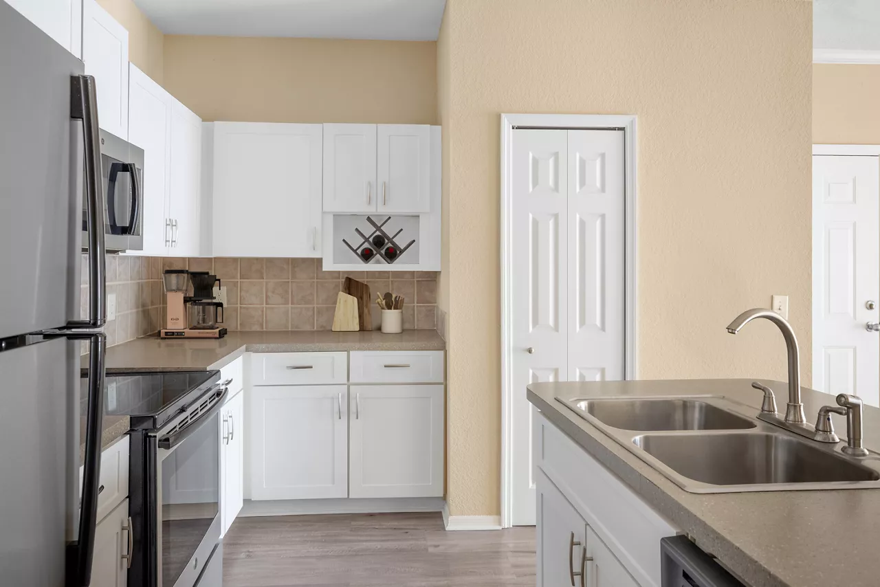 Verandahs of Brighton Bay - St. Petersburg, FL - Kitchen