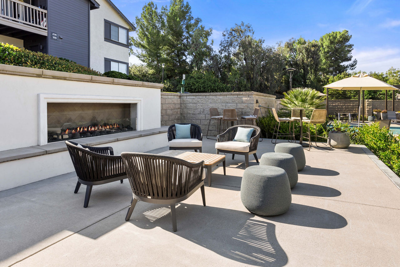 Promenade Terrace - Corona, CA - Outdoor Seating