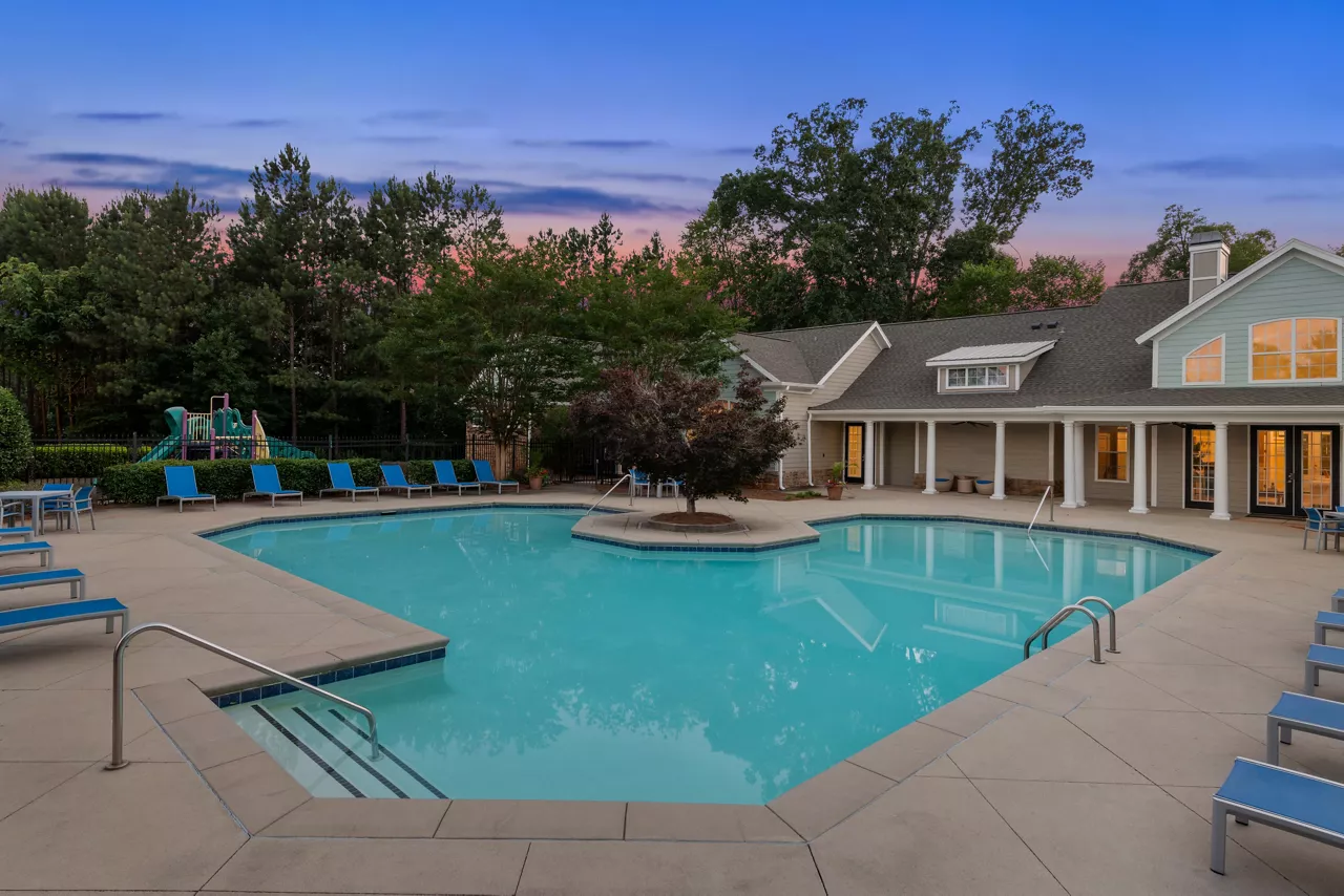 Creekside Vista in Atlanta, GA - Pool