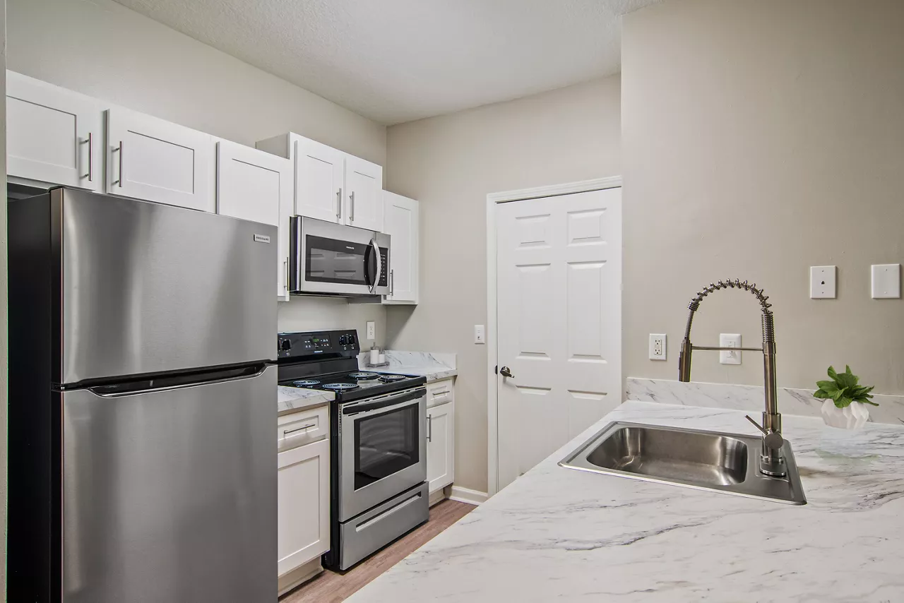 Creekside Vista - Decatur, GA - Kitchen