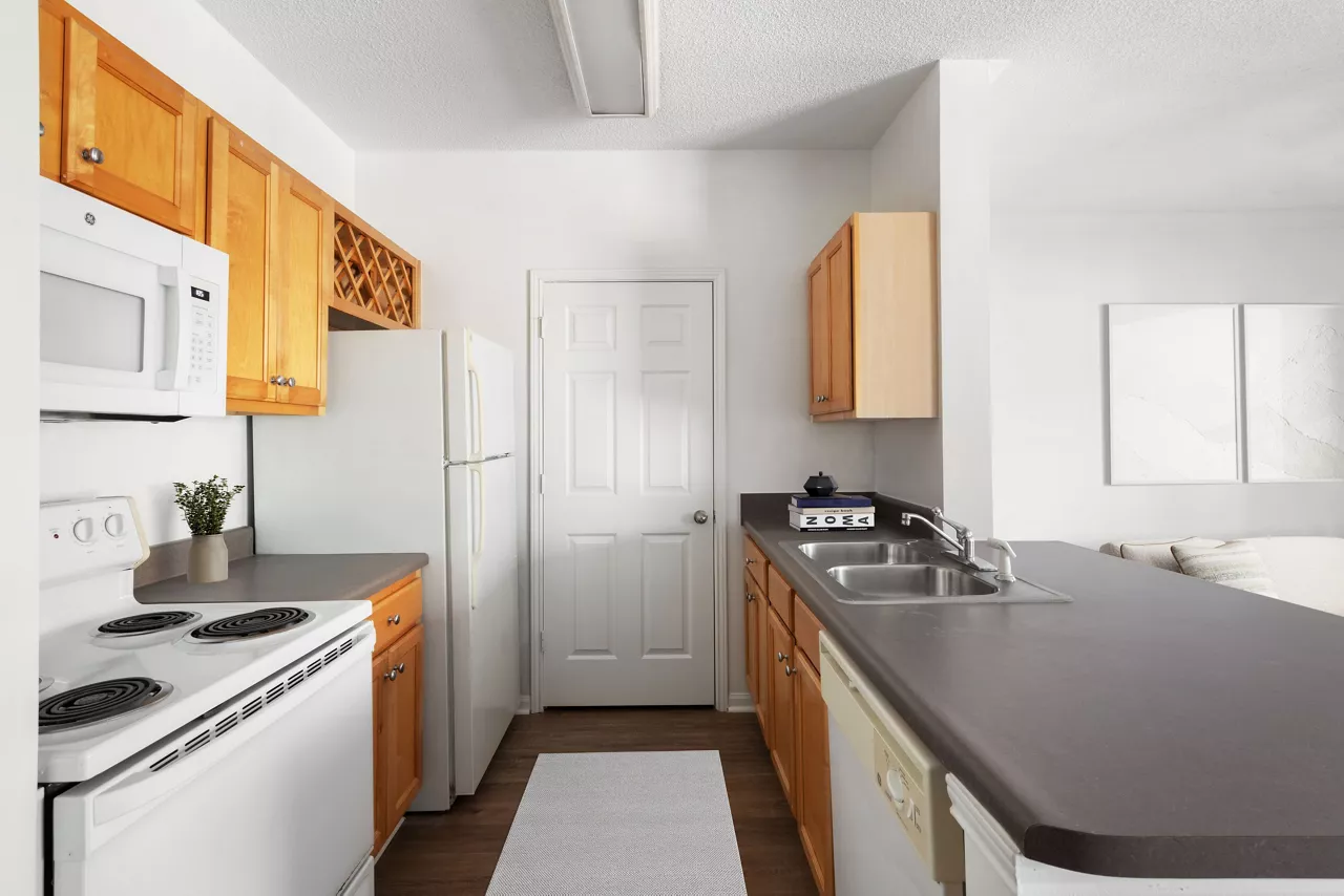 The Brooke - Atlanta, GA - Kitchen