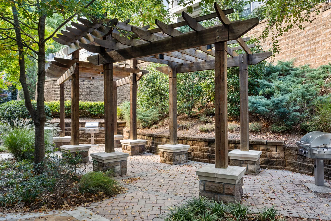 Rowe Vinings in Atlanta, GA - Grill Area