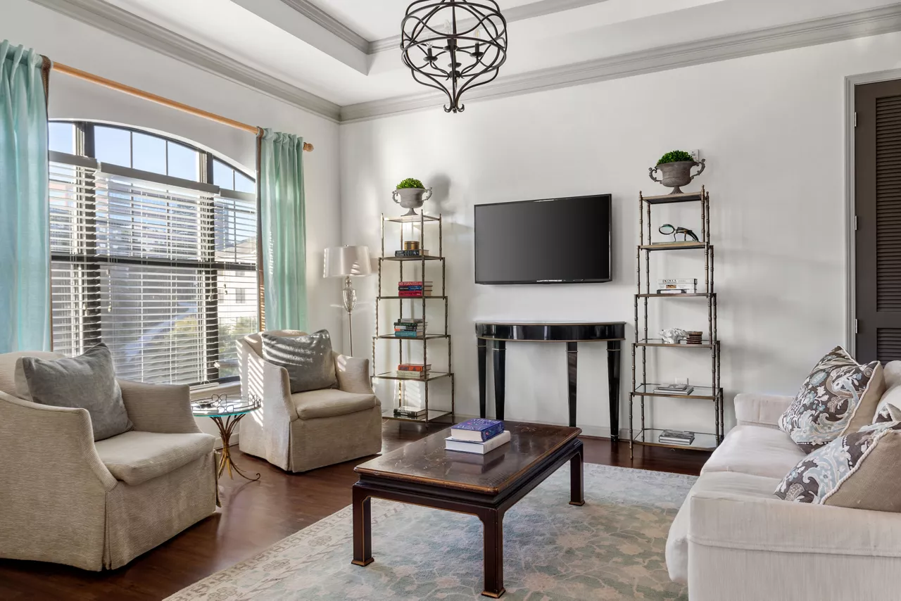 Rowe Vinings - Atlanta, GA - Living Room