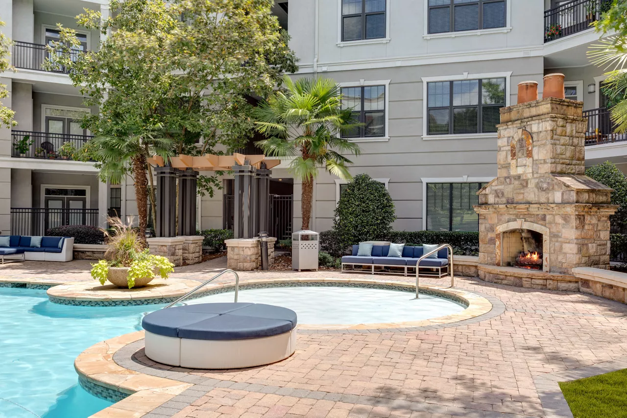 Rowe Vinings in Atlanta, GA - Pool