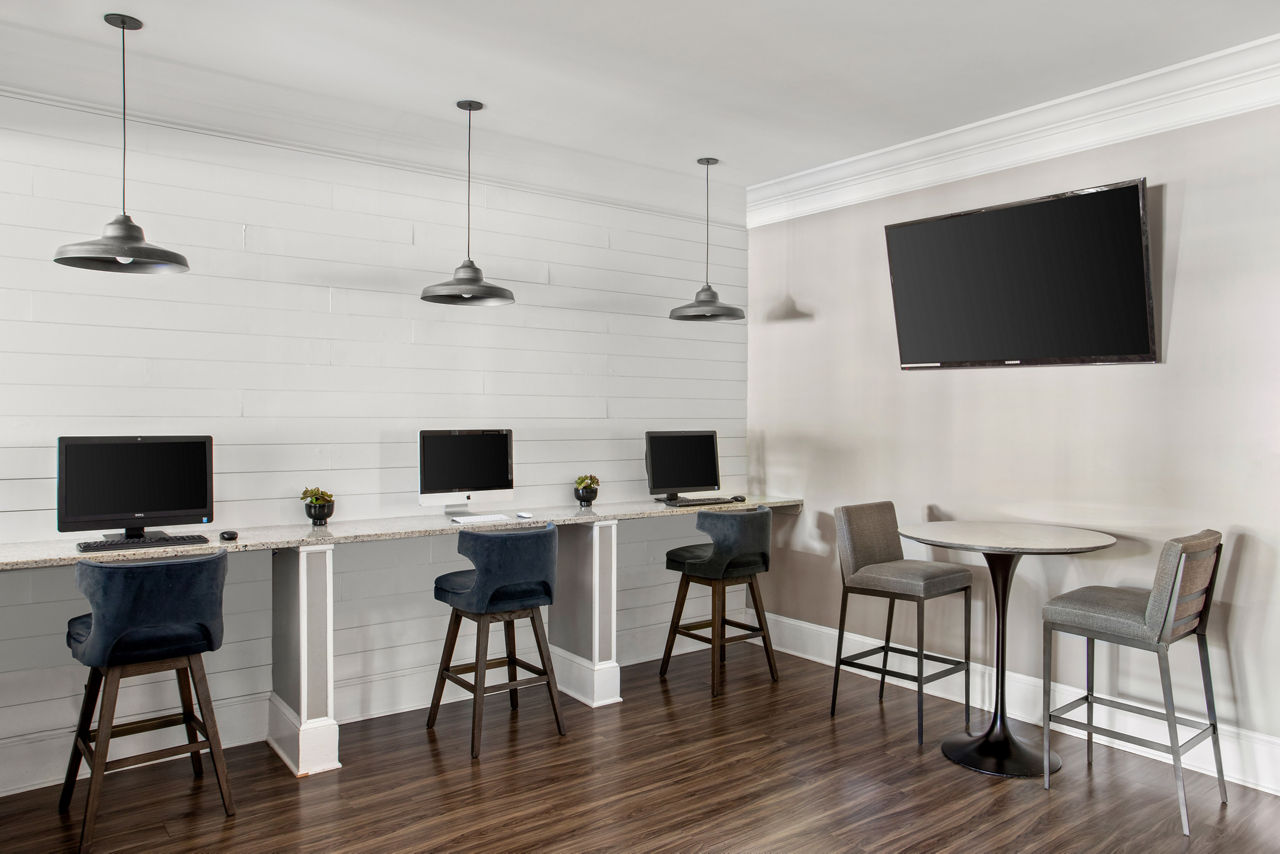 Crestview at Apex - Apex, NC - Business Center