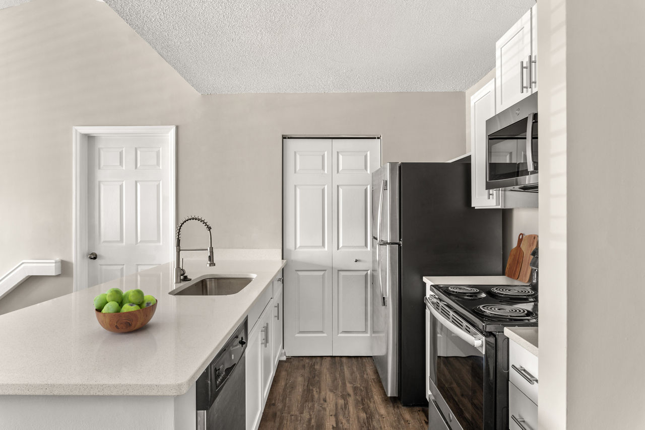 Preston Reserve Apartments - Cary, NC - Kitchen