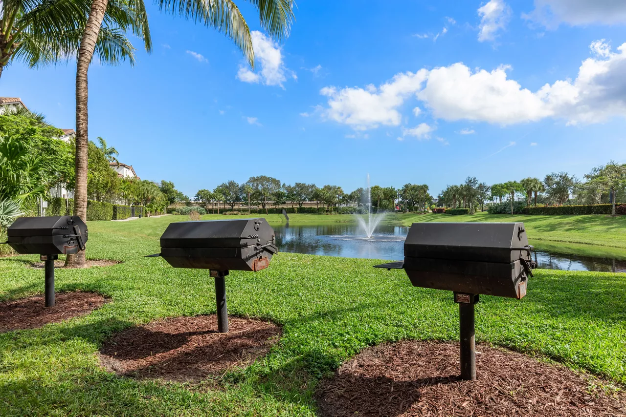Eterno Pompano Beach - Grills