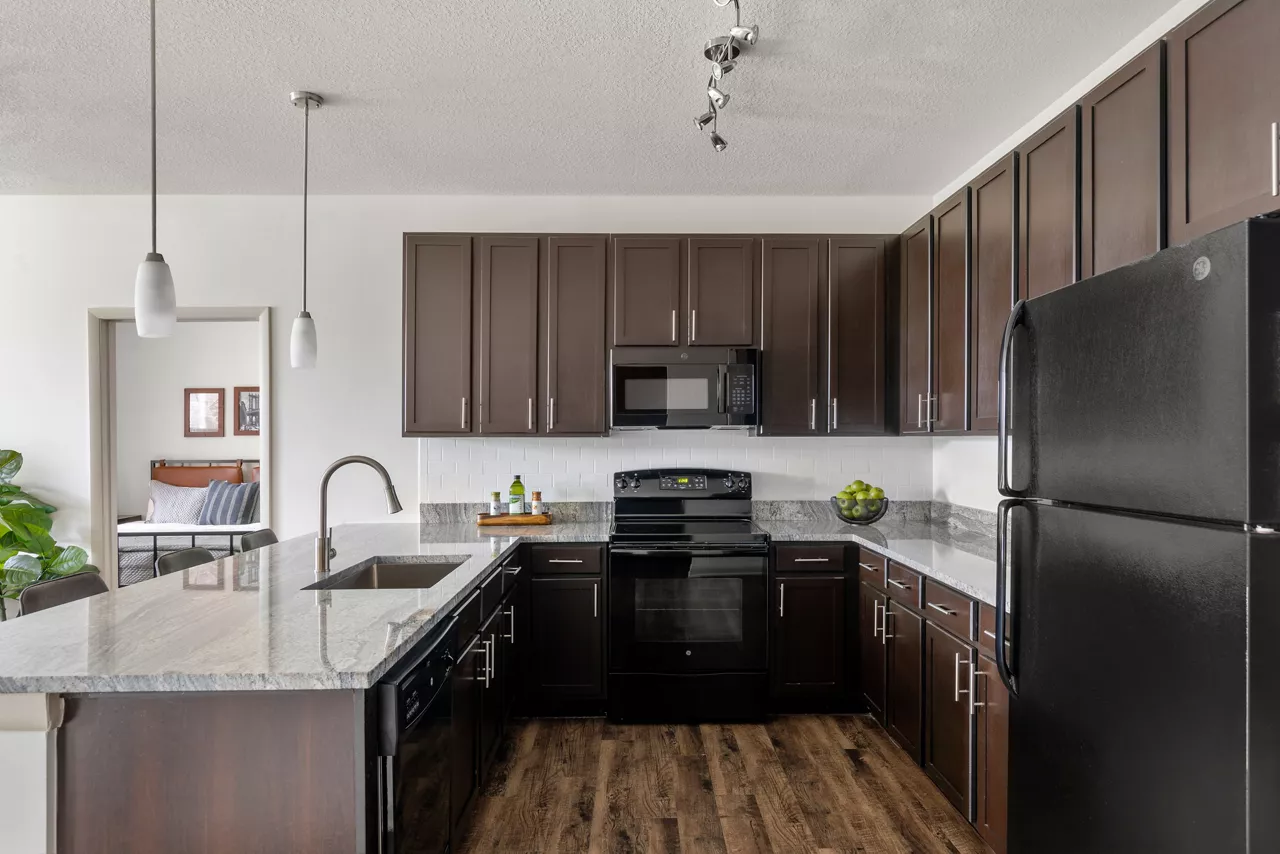Crosstown Walk - Tampa, FL - Kitchen