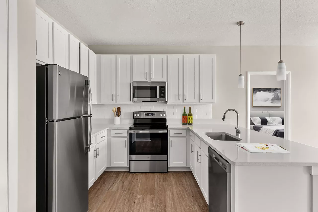 Crosstown Walk - Tampa, FL - Kitchen