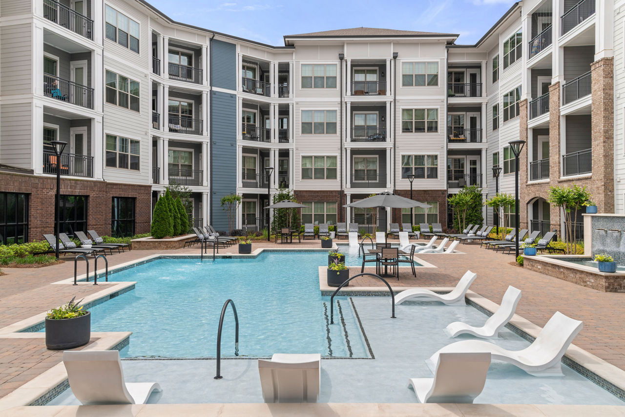 Pool at The Ellison (2 of 3)