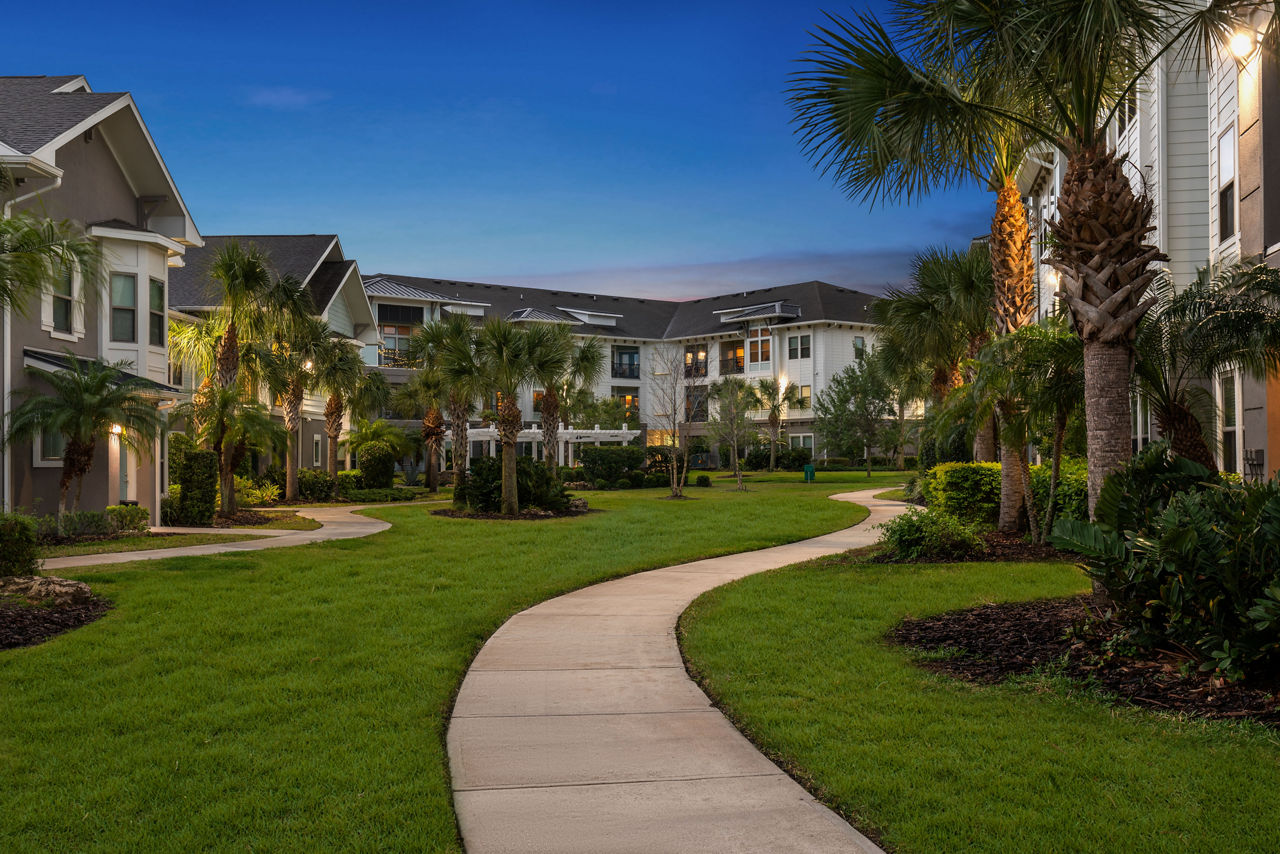 Luxe Lakewood Ranch 2 of 12