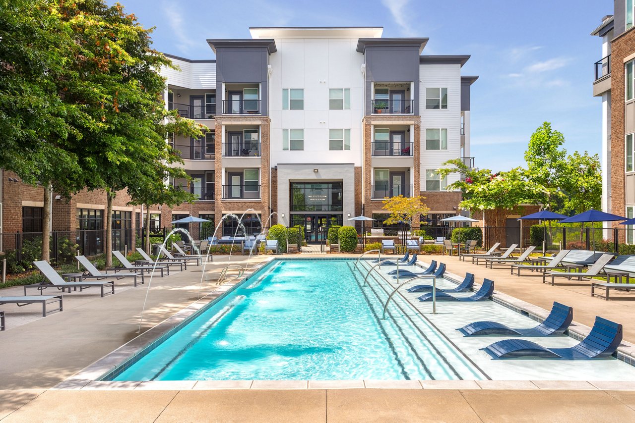 1760 Apartments - Pool Deck