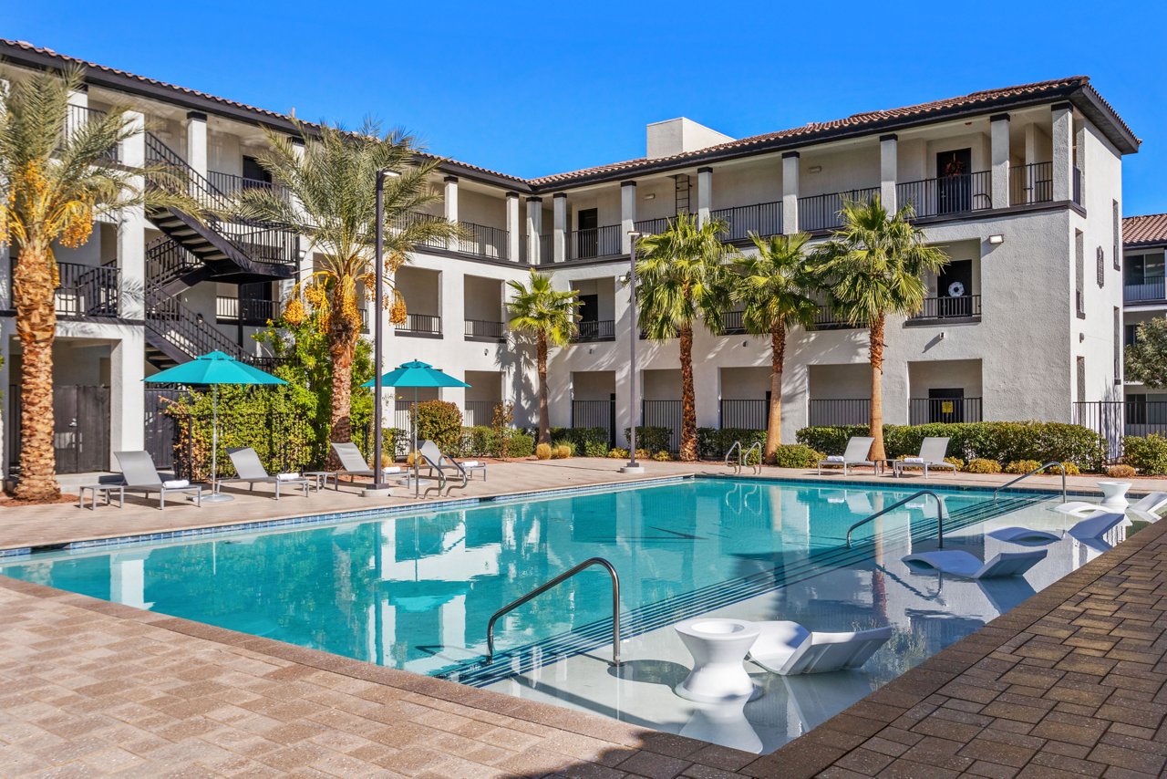 Vue at Centennial - Pool Deck