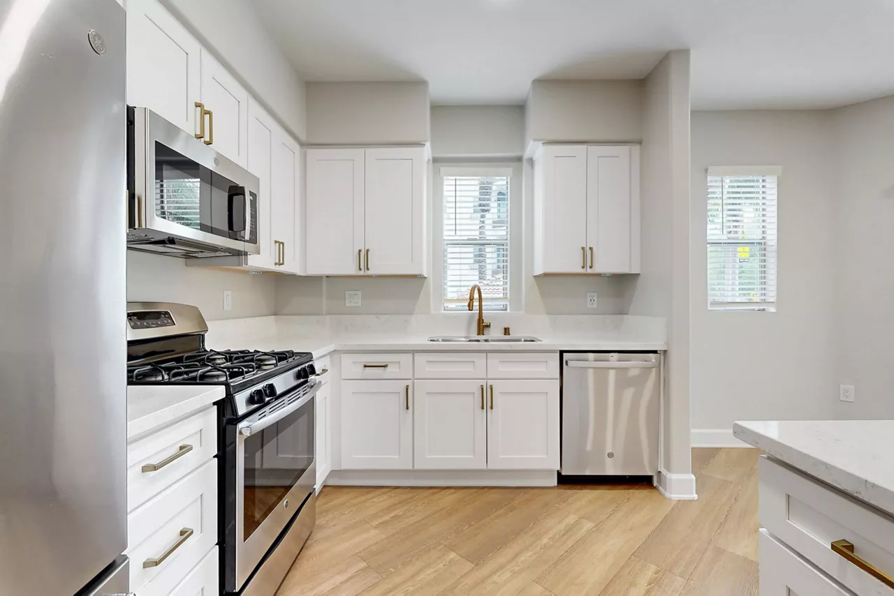 Palazzo East - Los Angeles, CA - kitchen