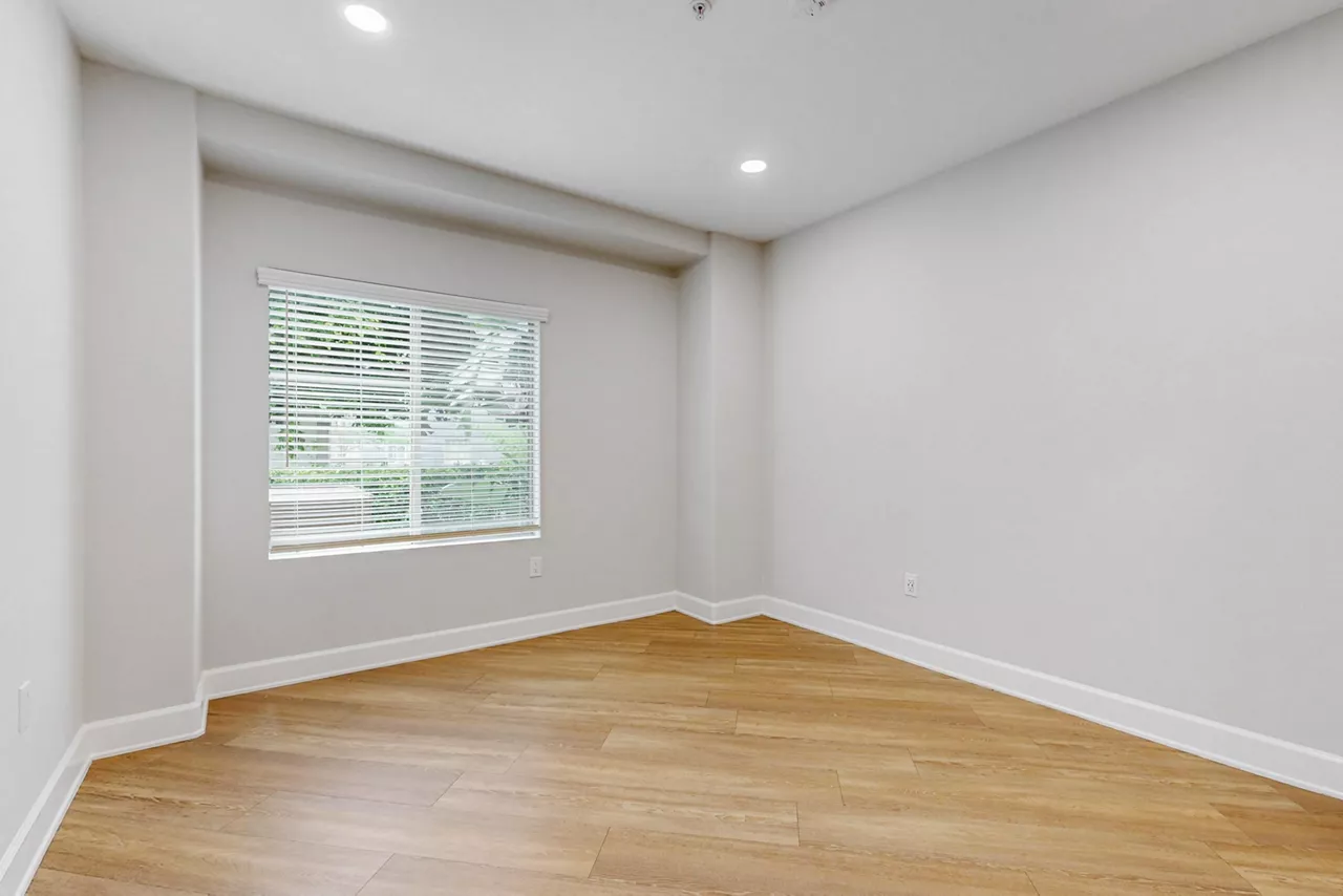 Palazzo East - Los Angeles, CA - Bedroom