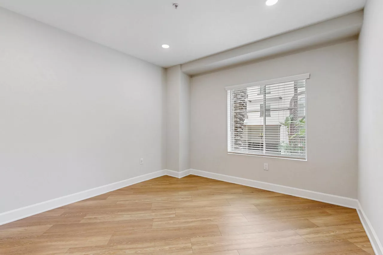 Palazzo East - Los Angeles, CA - Bedroom