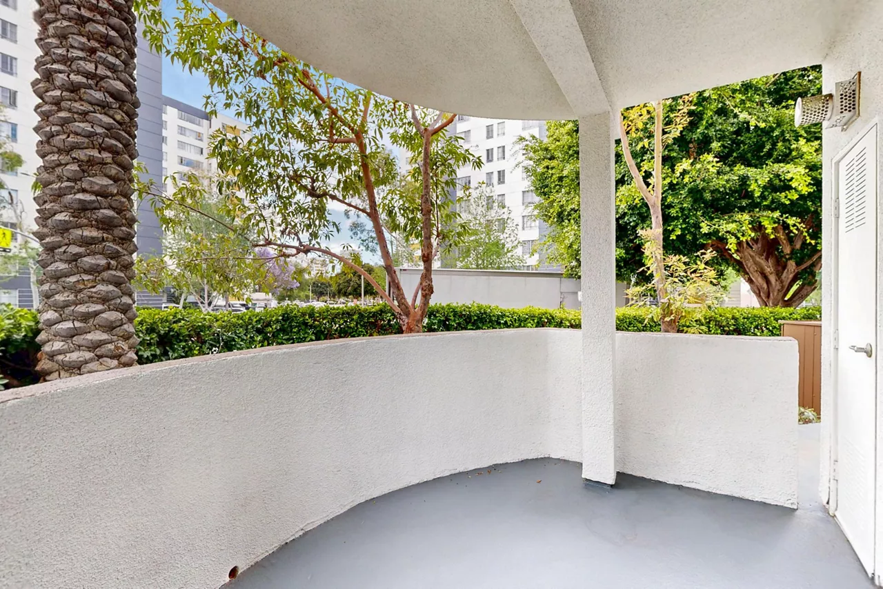 Palazzo East - Los Angeles, CA - Balcony