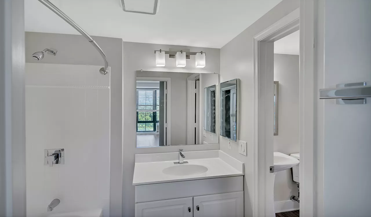 Capital Crescent Trail Residences - Bethesda, MD - Bathroom