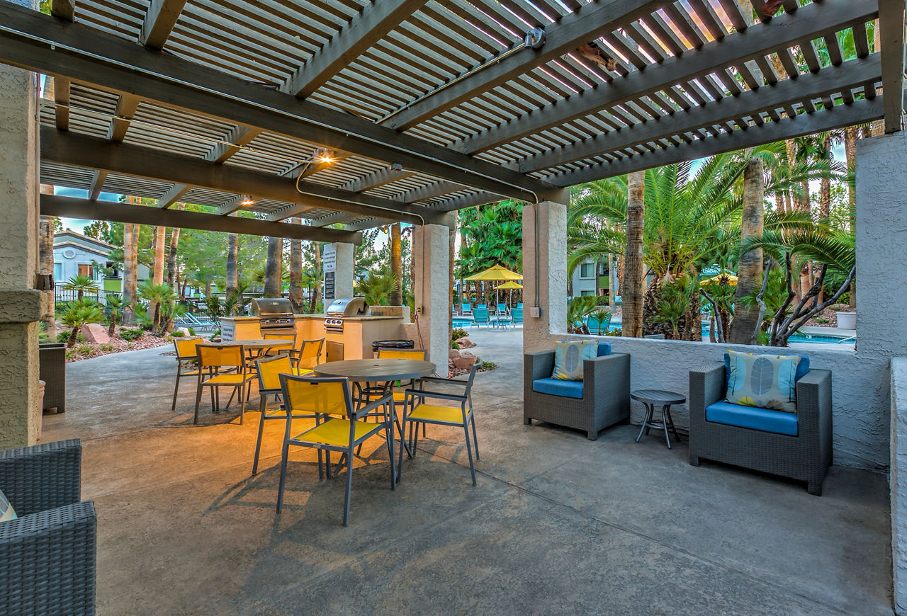 Grill area at Capri (2 of 2)