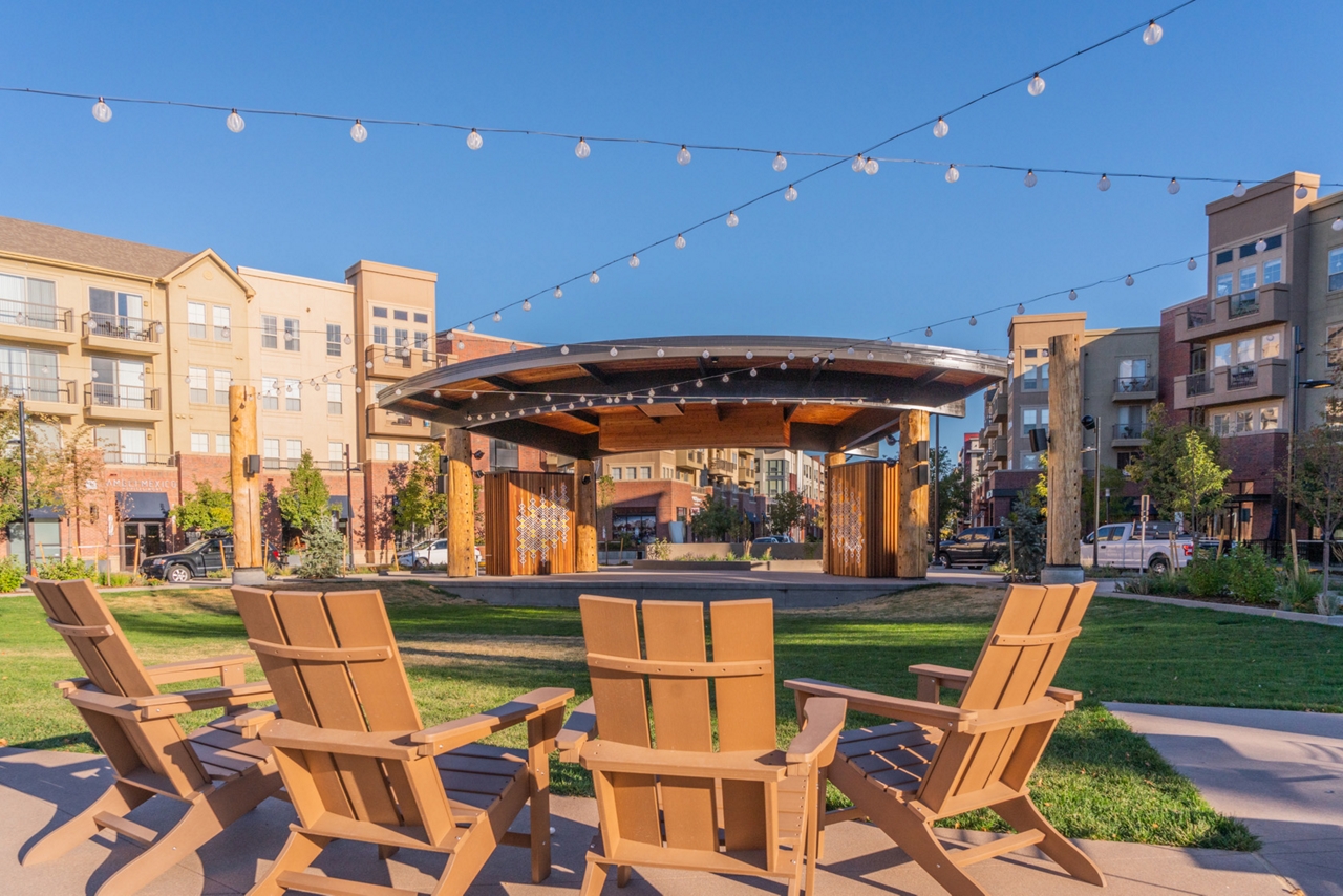 21 Fitzsimons Apartment Homes - Aurora CO - resident event.<div style="text-align: center;">&nbsp;</div>
<div style="text-align: center;">Enjoy some fresh air and a movie with friends during our Thursday Movie Night series on The Central Green!&nbsp;</div>
