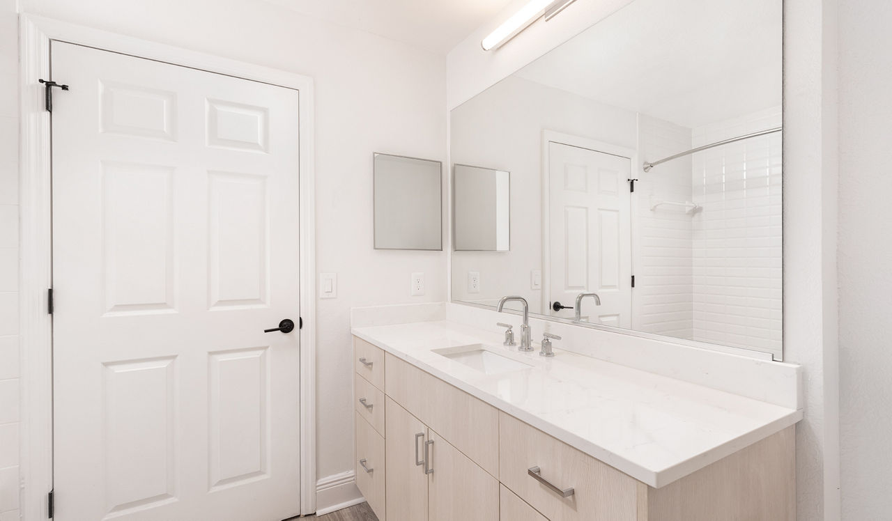 City Center on 7th - Pembroke Pines, FL - Fuente Premier Bathroom
