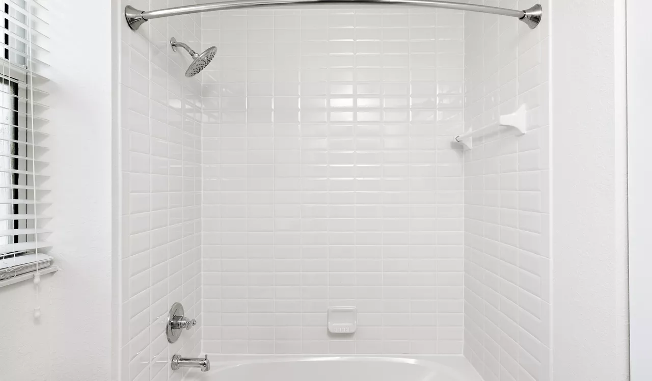 City Center on 7th - Pembroke Pines, FL - Colinas Premier Bathroom