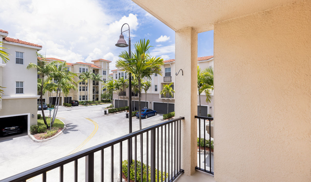 City Center on 7th Apartment Homes - Pembroke Pines, FL - Balcony