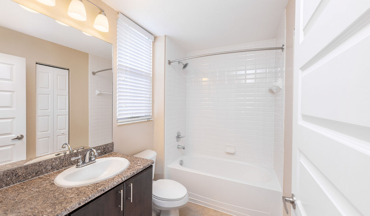 City Center on 7th Apartment Homes - Pembroke Pines, FL - Bathroom