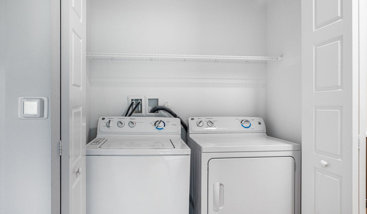 City Center on 7th - Pembroke Pines, FL - Laundry