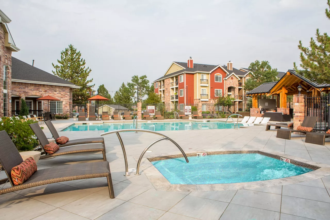 Oak Trail at Cherry Creek - Denver, CO - Spa and Pool