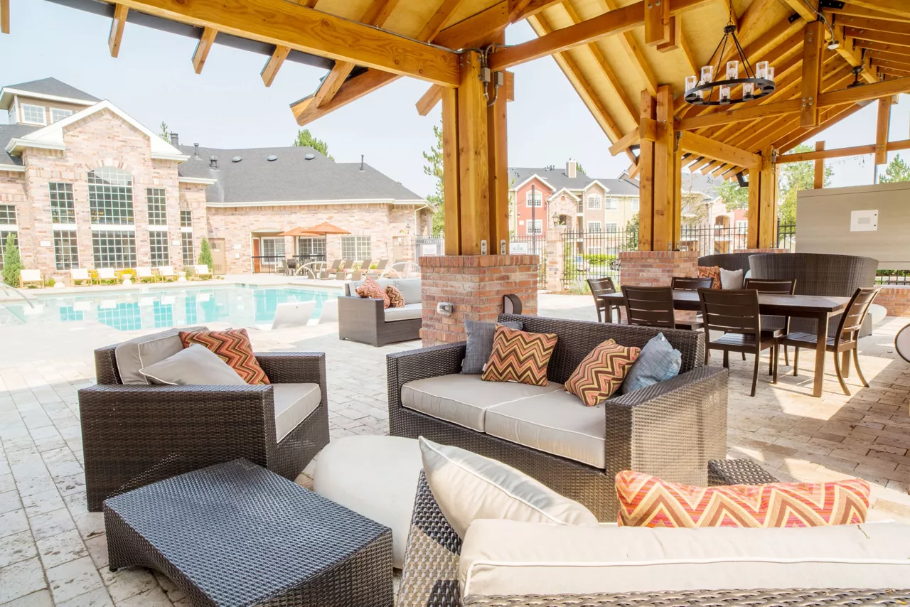 Oak Trail at Cherry Creek - Denver, CO - Outdoor Poolside Lounge
