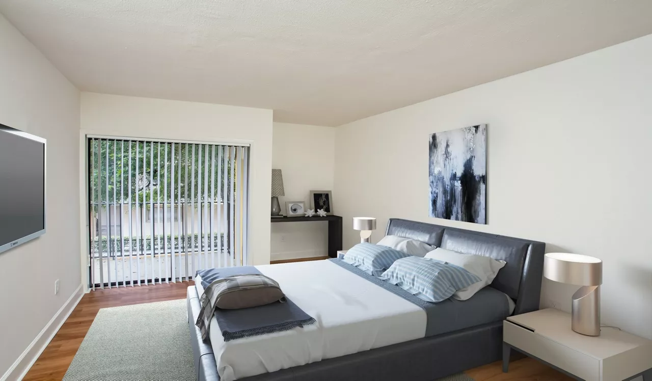 Four Quarters Apartments - Miami, FL - Bedroom