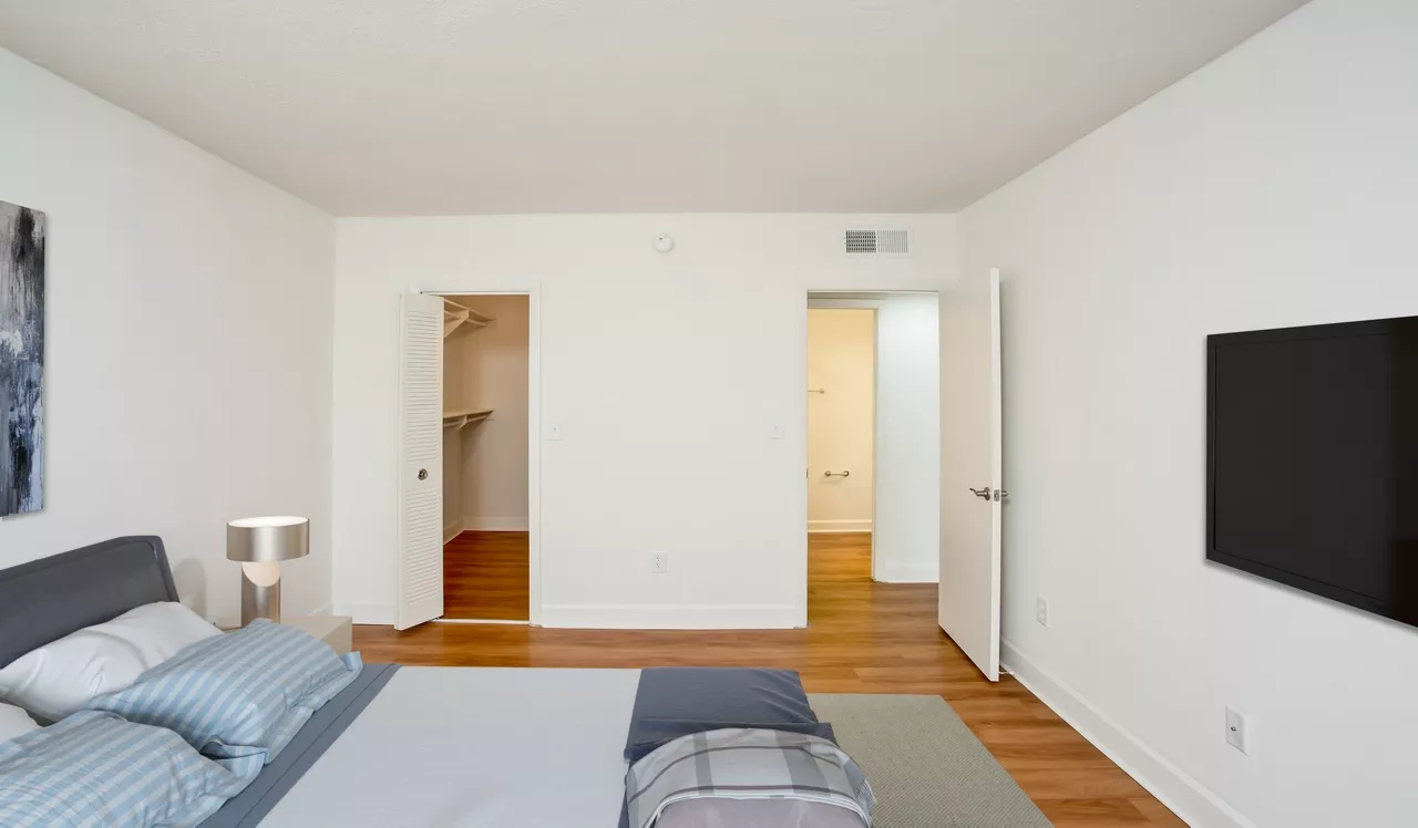 Four Quarters Apartments - Miami, FL - Bedroom