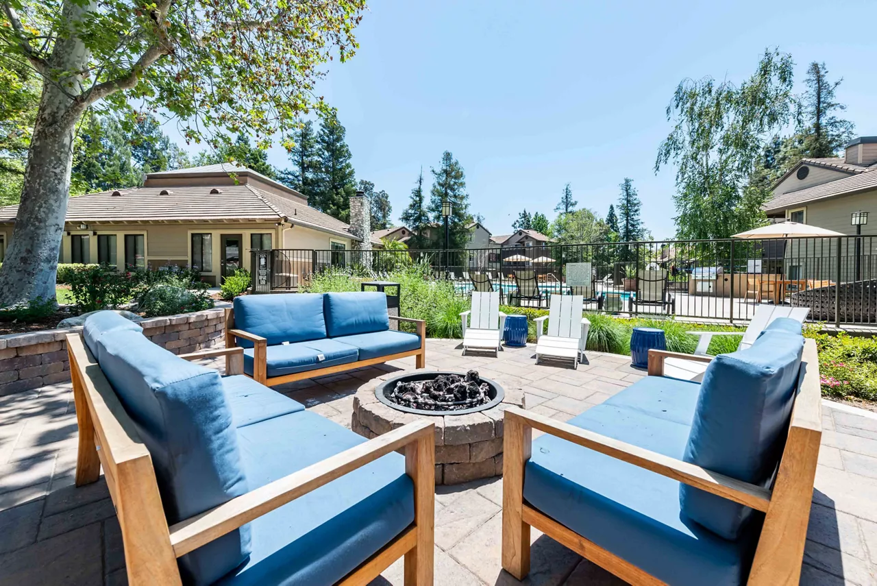 Creekside Alta Loma - Rancho Cucamonga, CA - Outdoor Lounge
