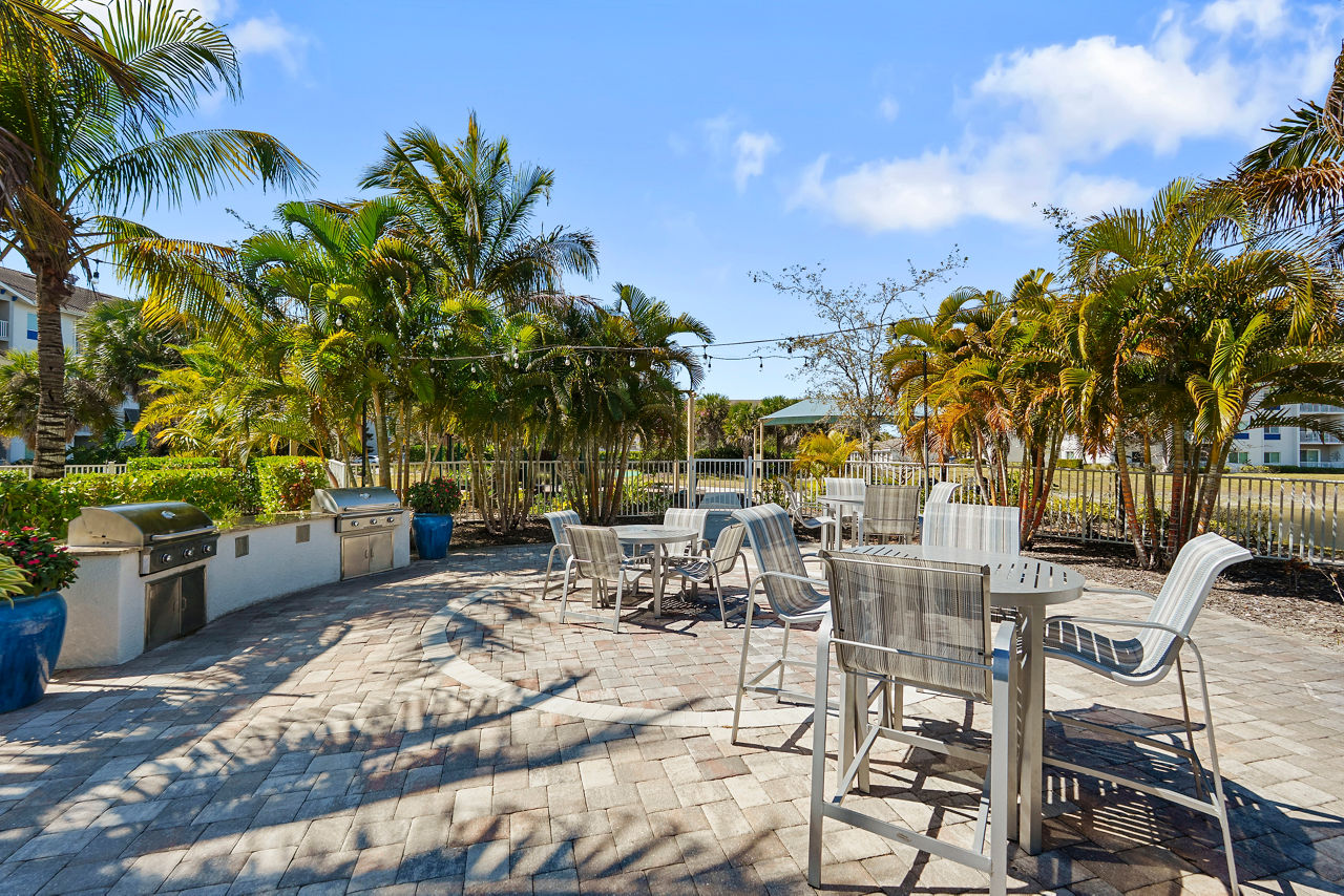 Grill area at Milano Lakes