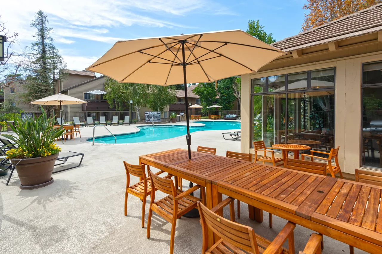 Creekside Alta Loma - Rancho Cucamonga, CA - Poolside Table