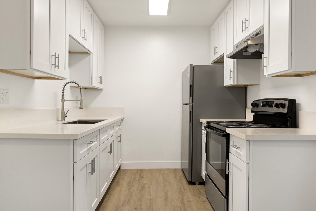 View Apartments - San Diego, CA - Kitchen