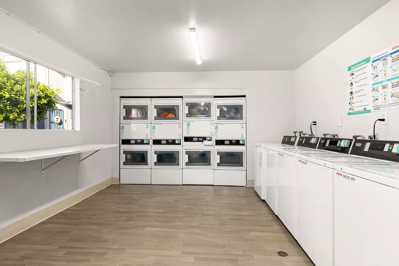 View Apartments - San Diego, CA - Laundry Facility