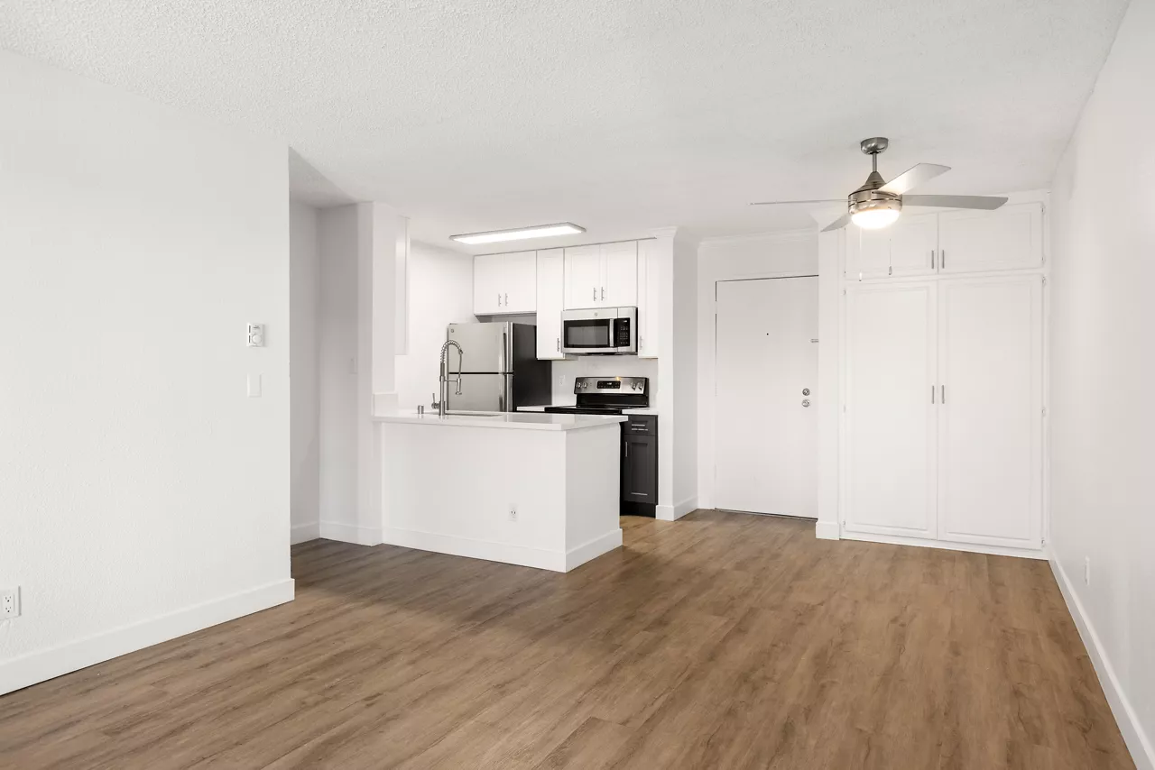 Bay Apartments - San Diego, CA - living room