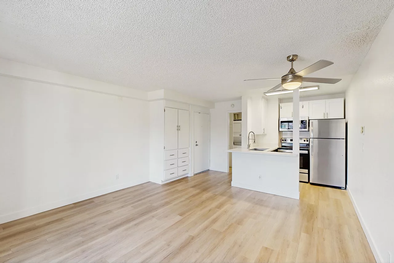 Bay Apartments - San Diego, CA - living room