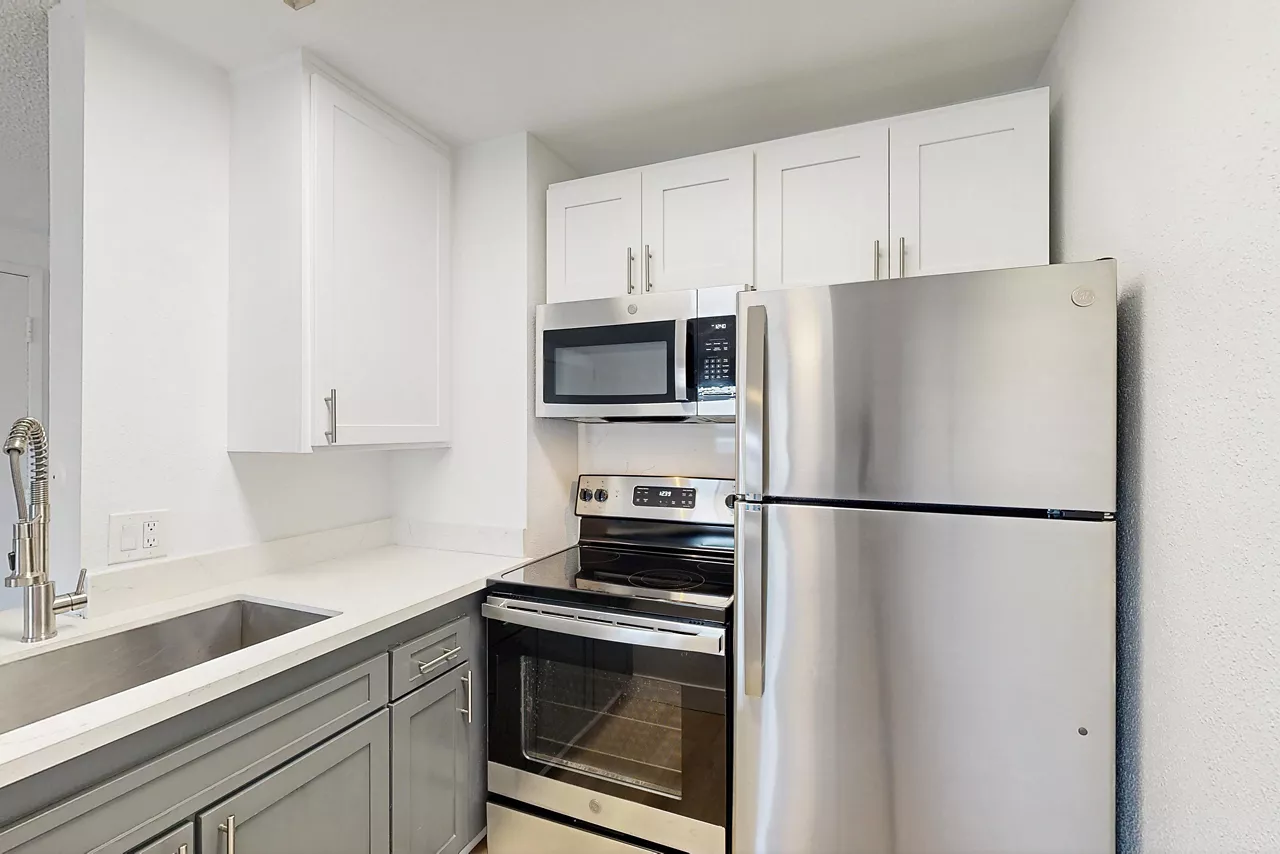 Bay Apartments - San Diego, CA - Kitchen