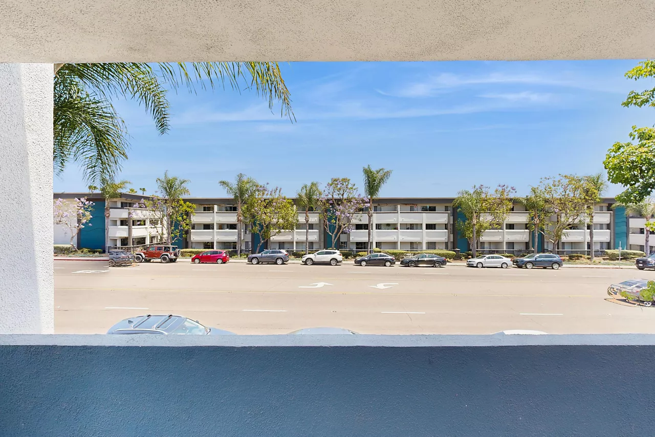 Bay Apartments - San Diego, CA - balcony