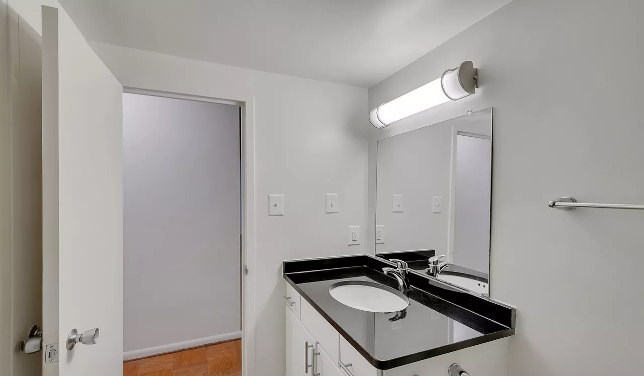 Willard Towers - Chevy Chase, MD - Bathroom