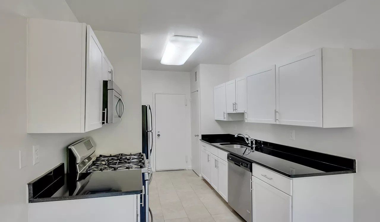 Willard Towers - Chevy Chase, MD - Kitchen