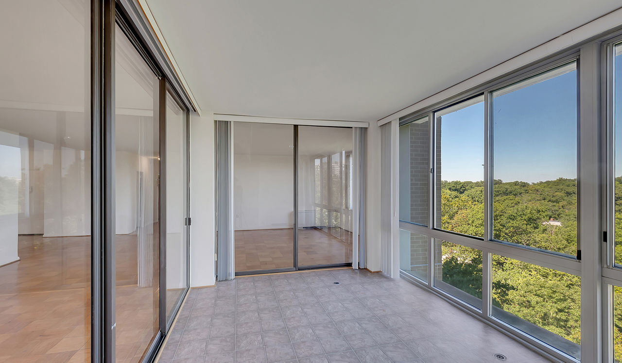 Willard Towers - Chevy Chase, MD - Sunroom