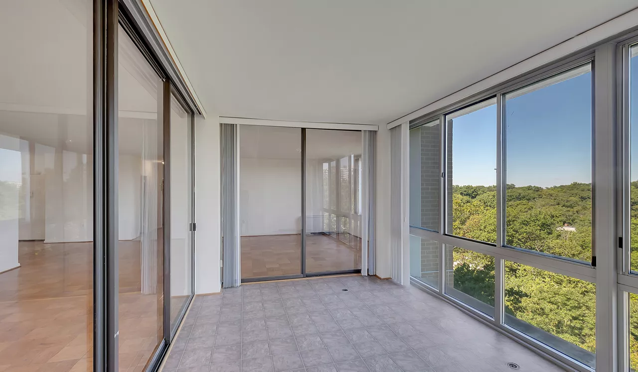 Willard Towers - Chevy Chase, MD - Sunroom