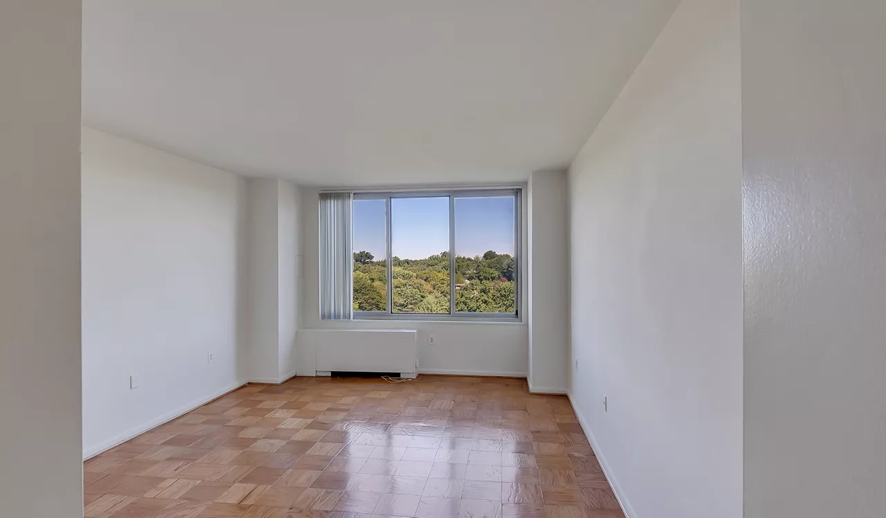 Willard Towers - Chevy Chase, MD - Bedroom
